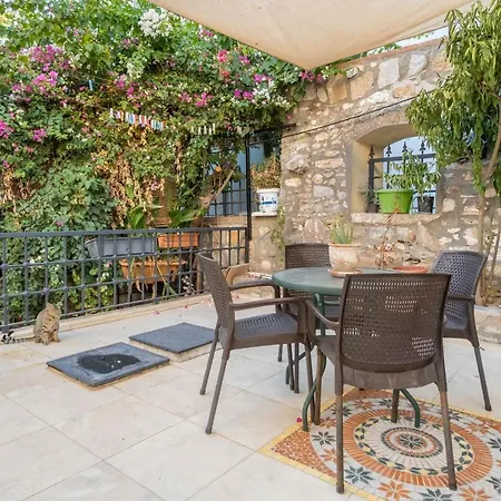 Stone House, 2br, Cozy, Spacy, Terrace, Fast Wifi, Parking *