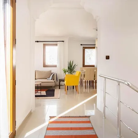 Stone House, 2br, Cozy, Spacy, Terrace, Fast Wifi, Parking Villa