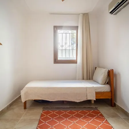Stone House, 2br, Cozy, Spacy, Terrace, Fast Wifi, Parking Villa *