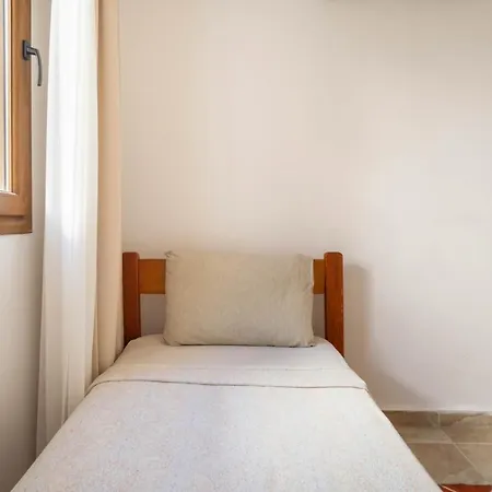 Villa Stone House, 2br, Cozy, Spacy, Terrace, Fast Wifi, Parking
