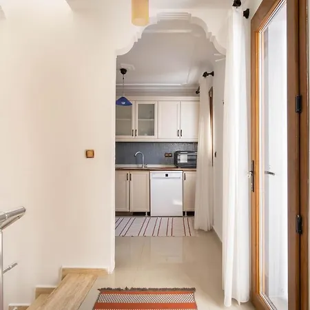 Stone House, 2br, Cozy, Spacy, Terrace, Fast Wifi, Parking