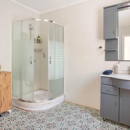 Stone House, 2br, Cozy, Spacy, Terrace, Fast Wifi, Parking *